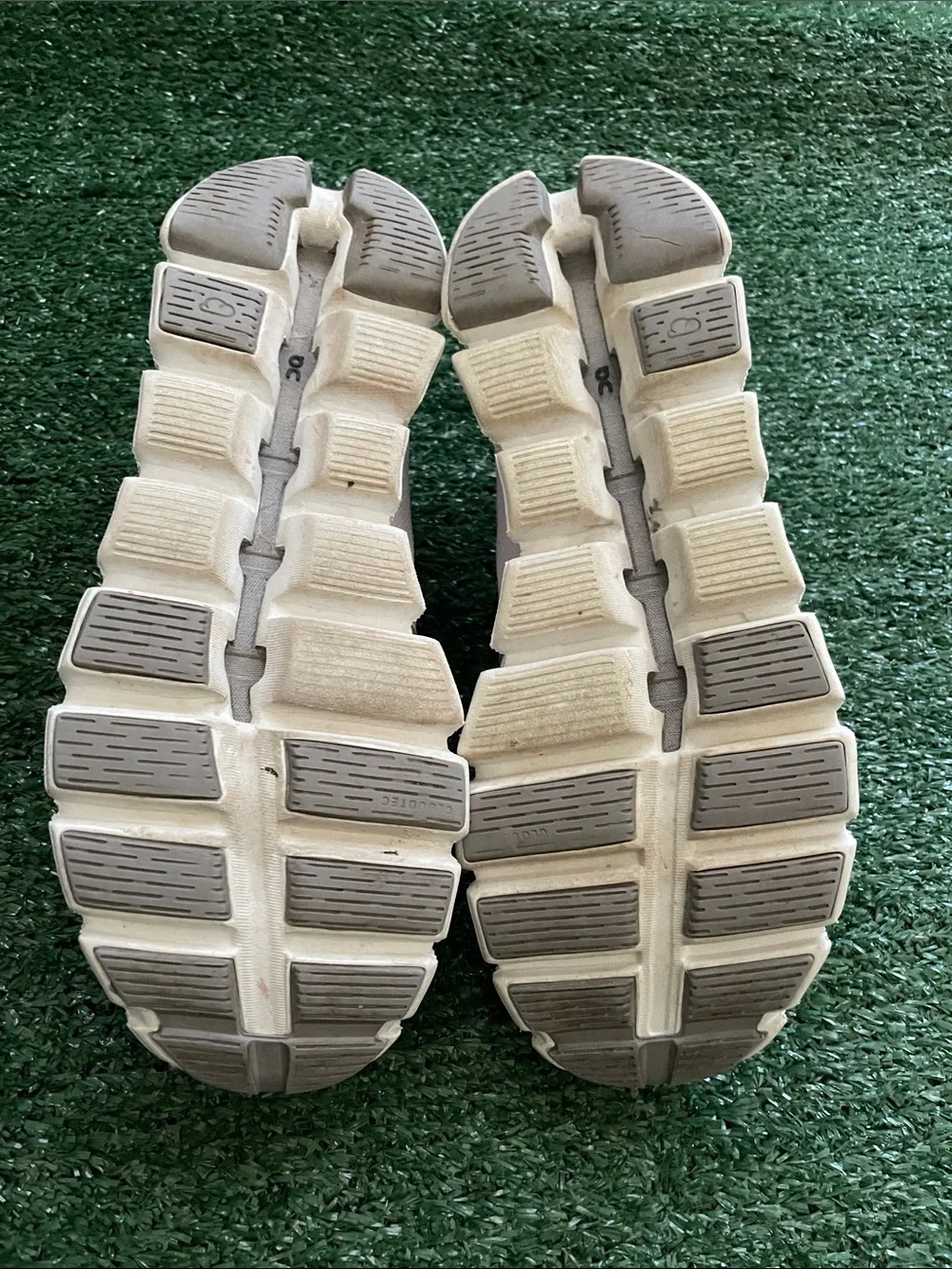 On Cloud 5 59-98899 Women's size 7 Running Sneakers Shoes Lily Frost